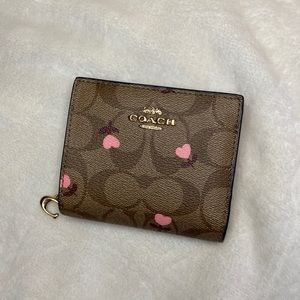 Coach Snap Wallet In Signature Canvas With Heart Floral Print